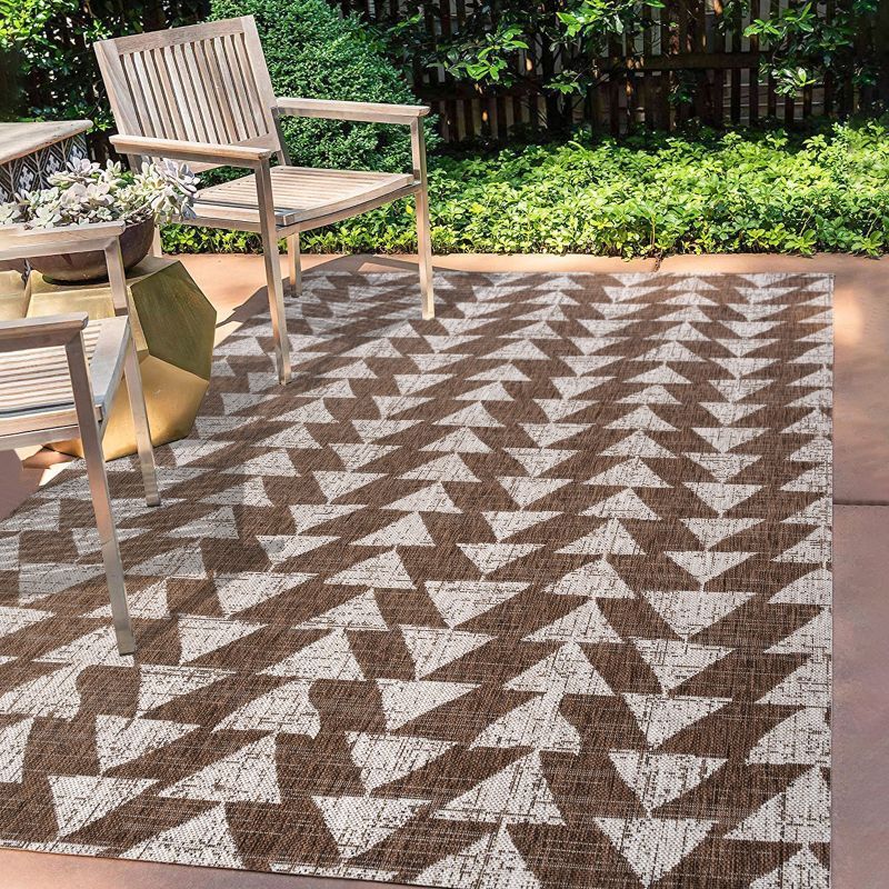 Moroccan Flair 4' x 6' Brown/Beige Synthetic Geometric Area Rug