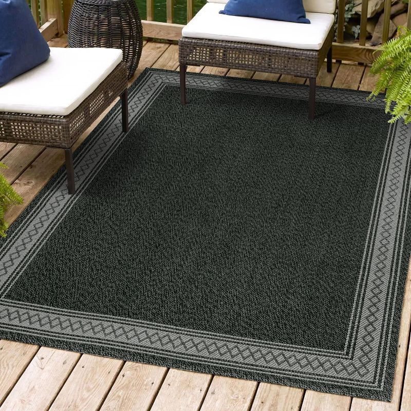 Modern Diamond Geo Black/Gray 8'x10' Reversible Indoor/Outdoor Rug