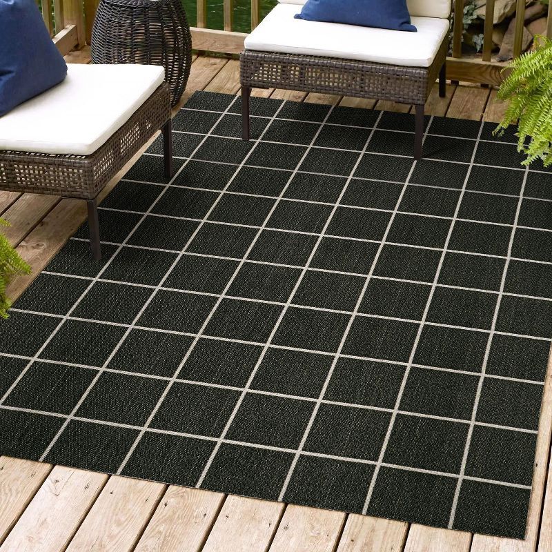 Mid-Century Modern Geometric Black and Cream 5' x 8' Indoor/Outdoor Rug