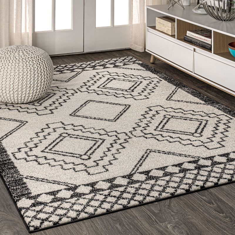 Moroccan Geometric 8' x 10' Black and Cream Reversible Area Rug