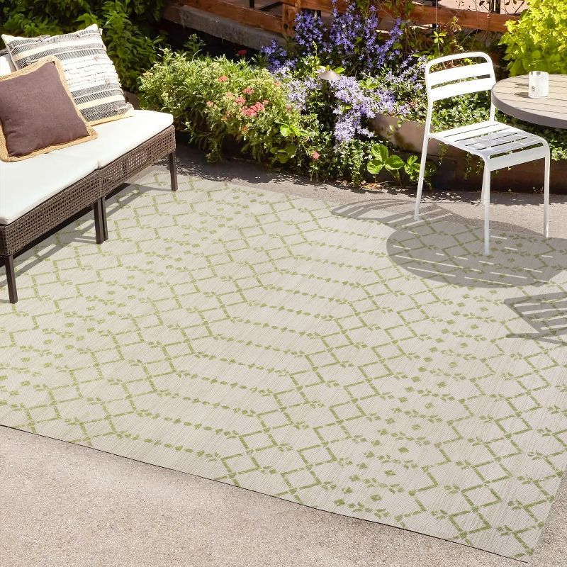 Moroccan-Inspired Geometric Gray Flatweave 3' x 5' Outdoor Rug