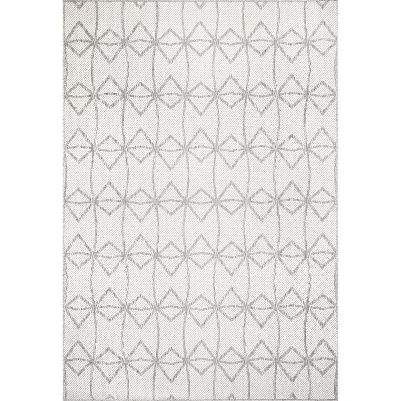 Light Grey Synthetic Trellis 4' x 6' Indoor/Outdoor Area Rug