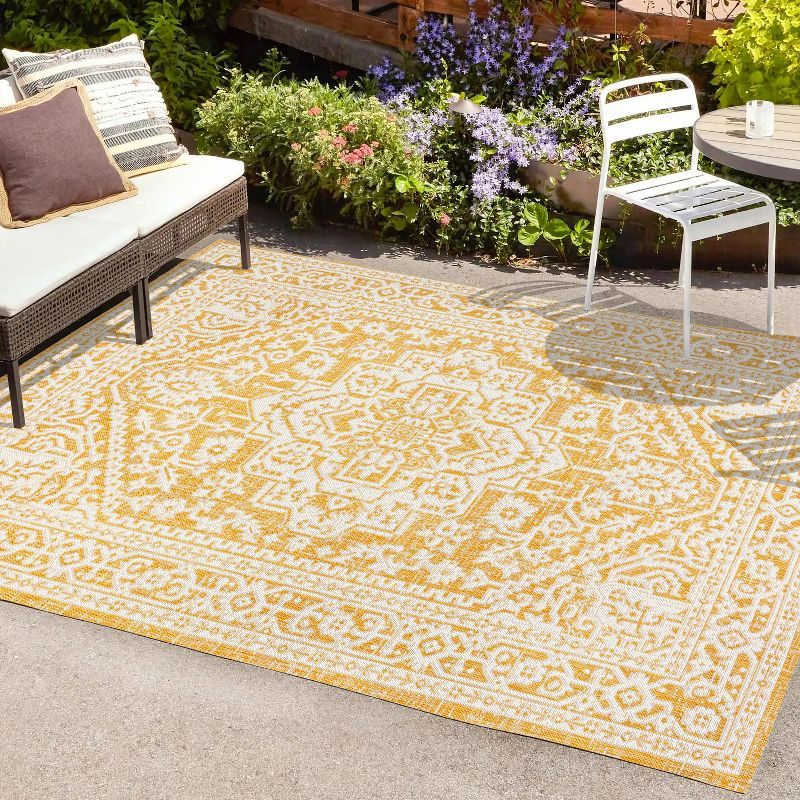 Sinjuri Yellow/Cream Medallion Textured Weave 3'x5' Reversible Area Rug