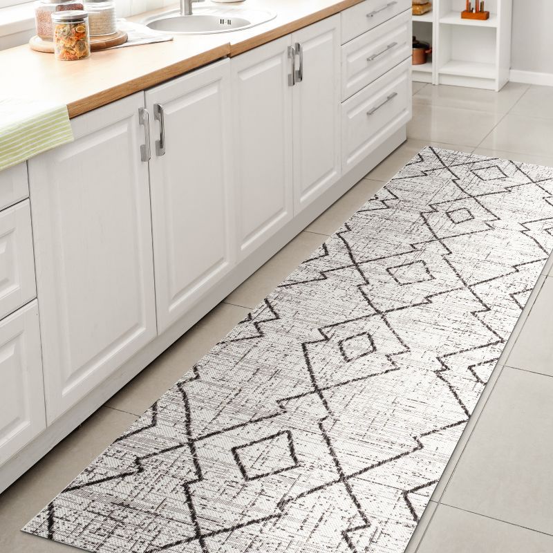 Mid-Century Modern Tribal Diamond Trellis Rug in Black/Ivory