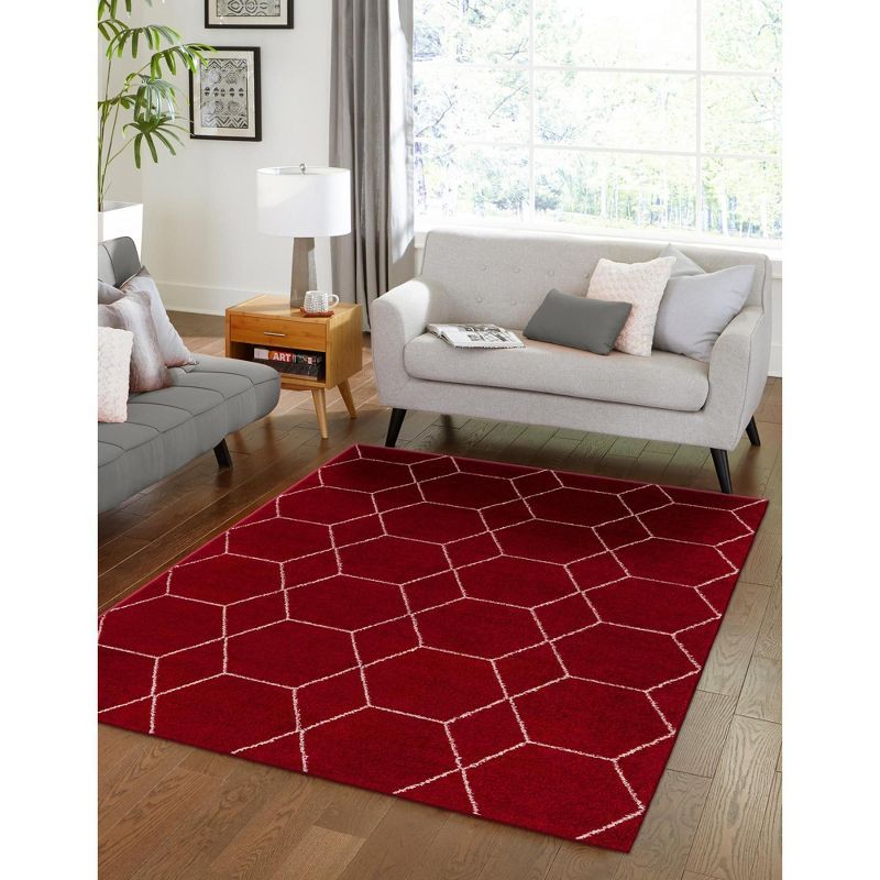 Red Trellis Frieze 4' x 6' Synthetic Easy-Care Rug