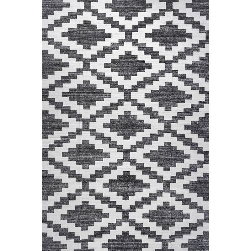 Gray Diamond Pattern Washable Synthetic Area Rug, 8' x 10'