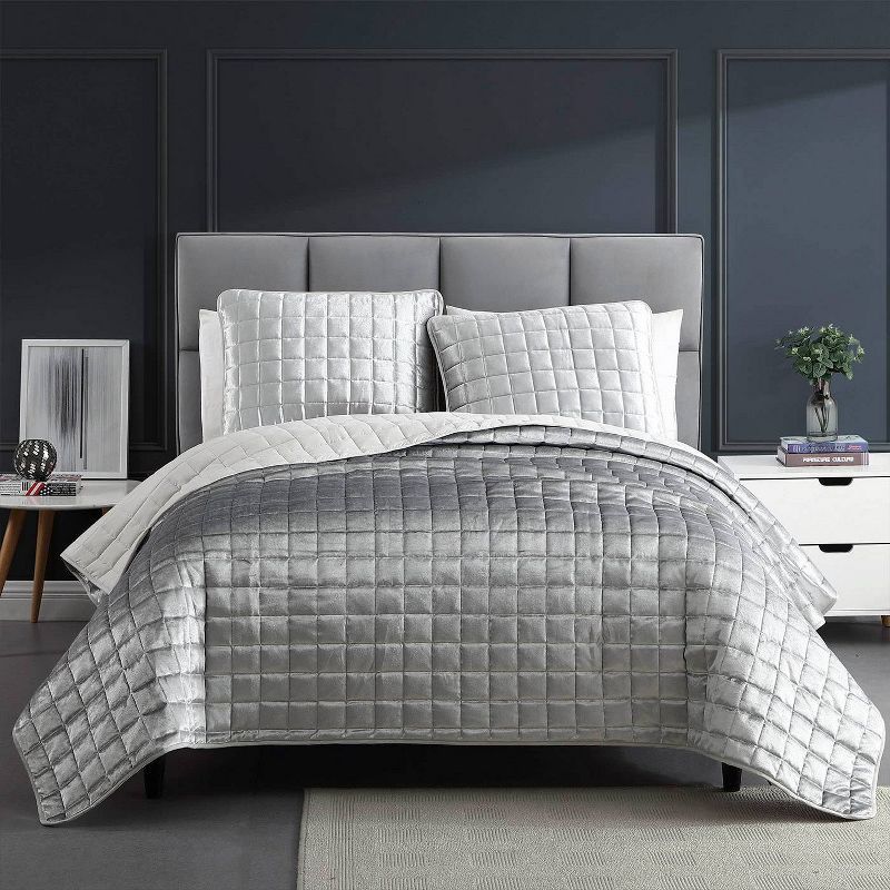 Luxurious Silver Velvet Full Quilt Set with Geometric Stitch