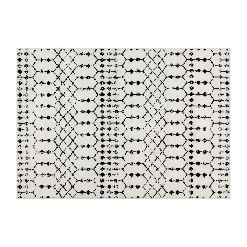 Bohemian Geometric White Synthetic 5' x 7' Area Rug