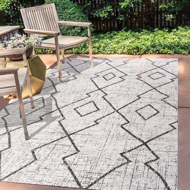 Reversible Black Trellis Synthetic Indoor/Outdoor Rug