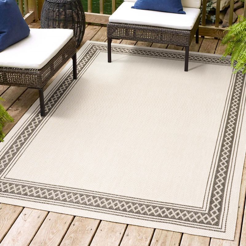 Lucia Geometric Diamond Border Cream/Black 3' x 5' Outdoor Rug