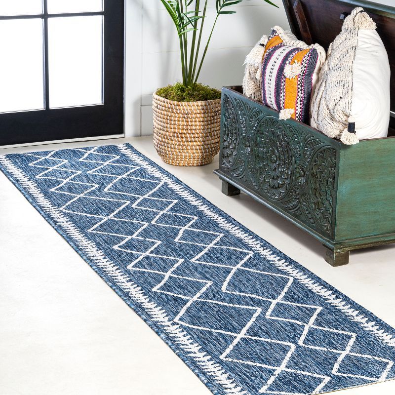 Boho-Chic Blue Diamond Trellis Handwoven-Look Indoor/Outdoor Rug