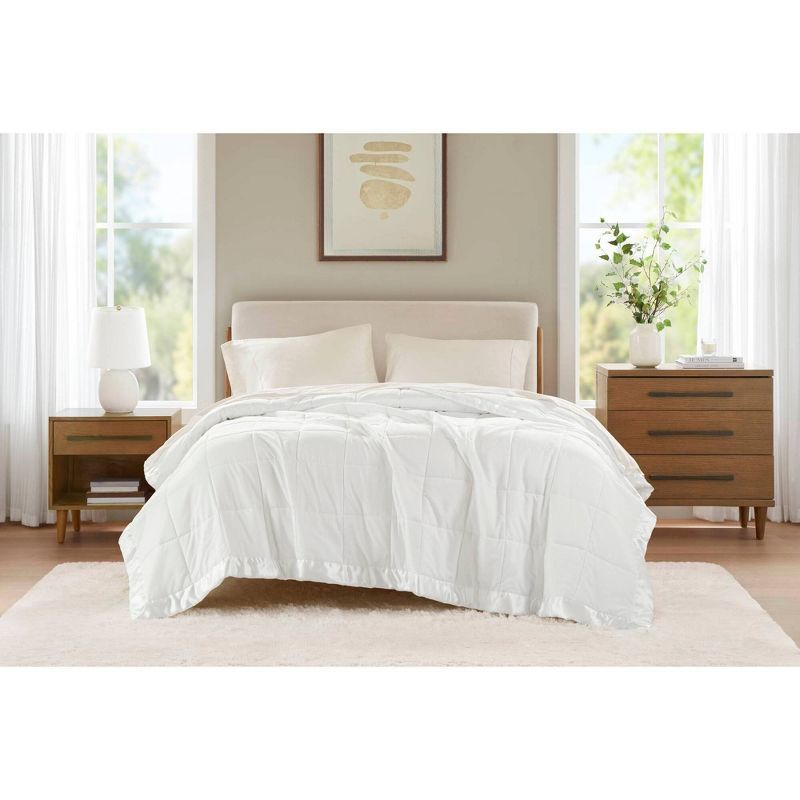 Luxurious Full/Queen Microfiber Down Alternative Blanket with Satin Trim