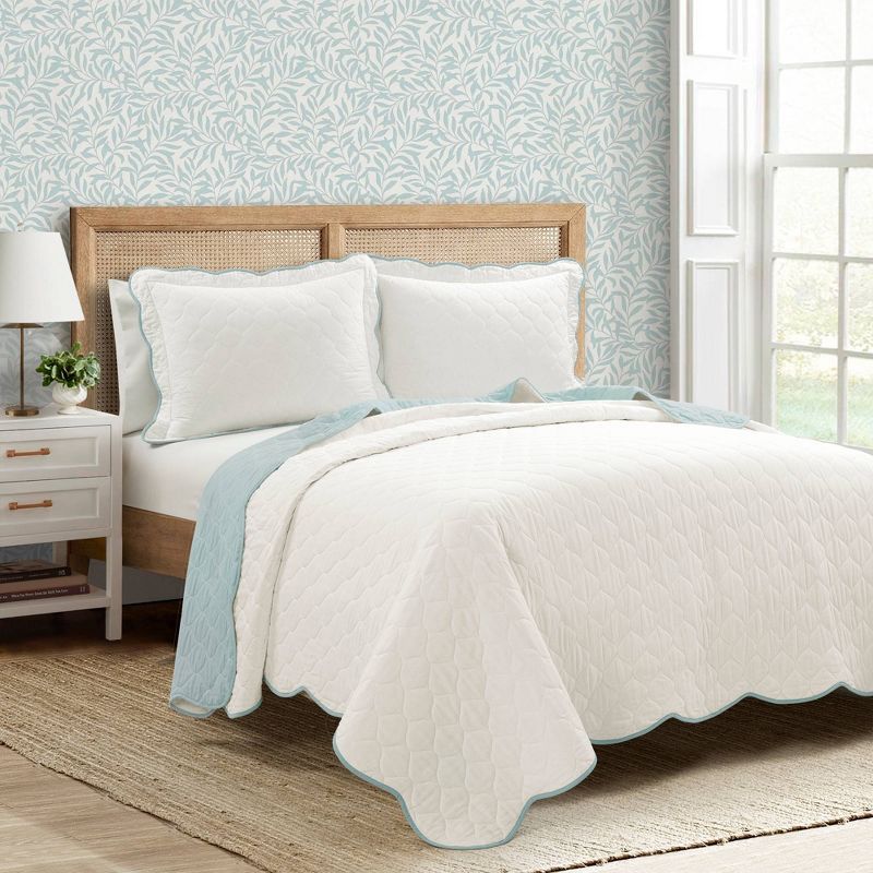 Full White and Blue Cotton Reversible Quilt Set