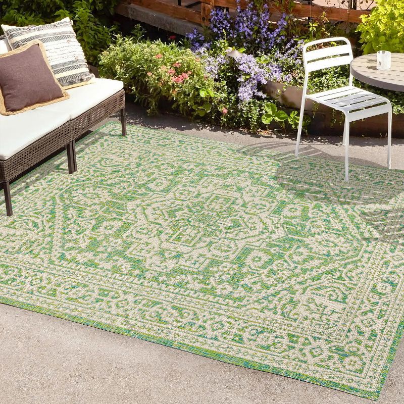 Sinjuri Green and Cream Medallion Handwoven Synthetic Area Rug 3x5