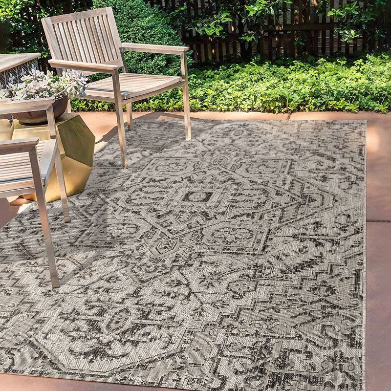 Estrella 4' x 6' Black/Gray Bohemian Medallion Synthetic Area Rug