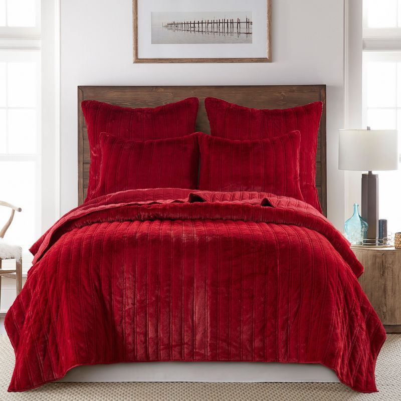 Red Faux Fur Reversible Full Quilt