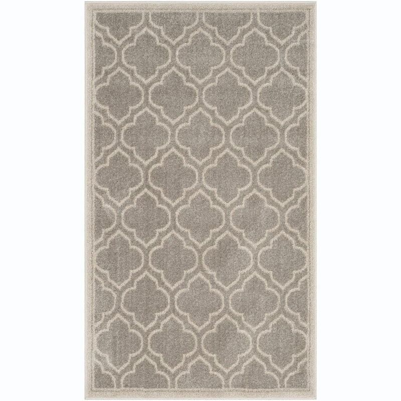 Reversible Geometric Light Grey/Ivory Synthetic Area Rug 3' x 5'