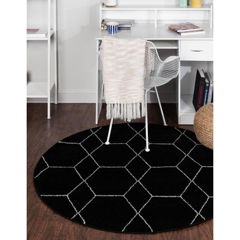 5' Round Black and Ivory Trellis Synthetic Area Rug