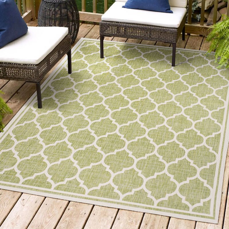 Green and Cream Trellis Flat Woven Indoor/Outdoor Rug, 4' x 6'