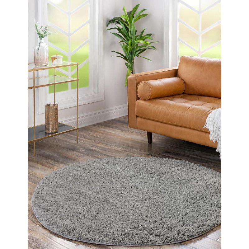 8' Round Cloud Gray Shag Rug with Stain-Resistant Synthetic Fibers