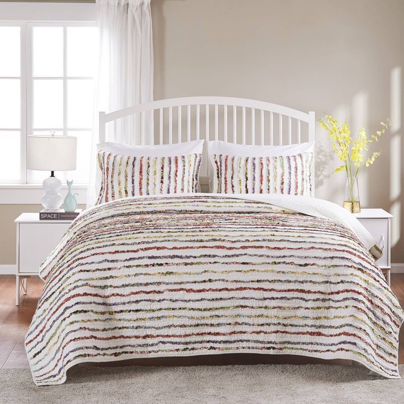 Elegant Twin-Size Ruffled Cotton Quilt Set in White