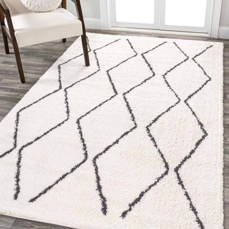 Catala Moroccan Diamond Shag 3'x5' Black and White Area Rug