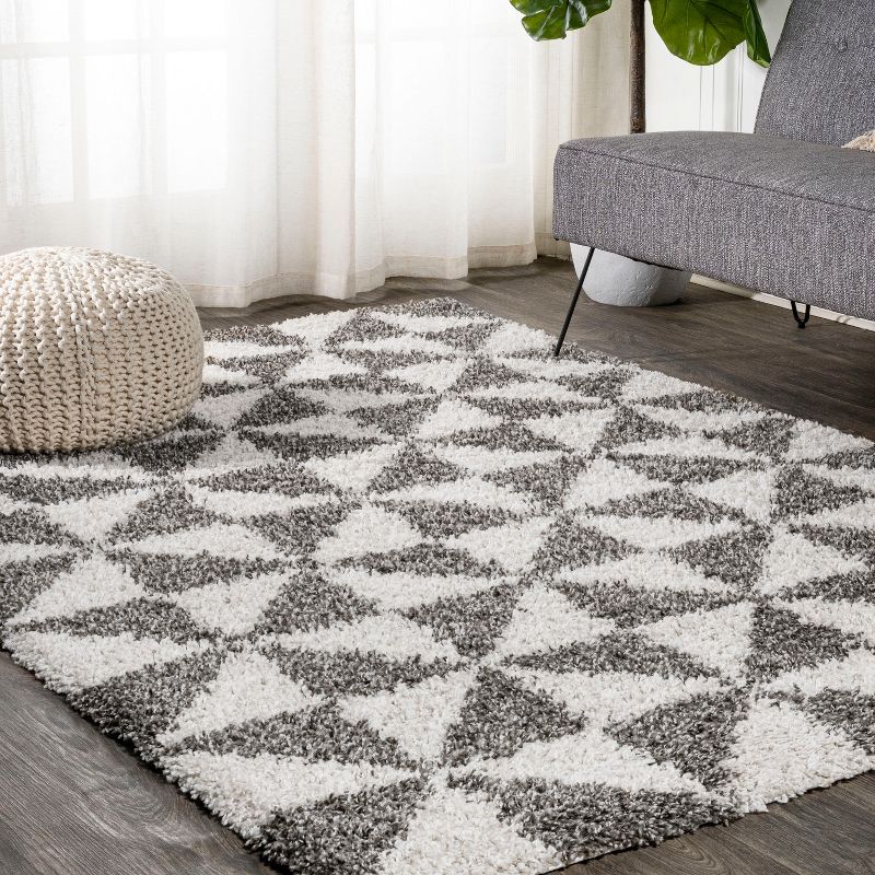 Moroccan-Inspired Geometric Gray Shag Rug 4' x 6'