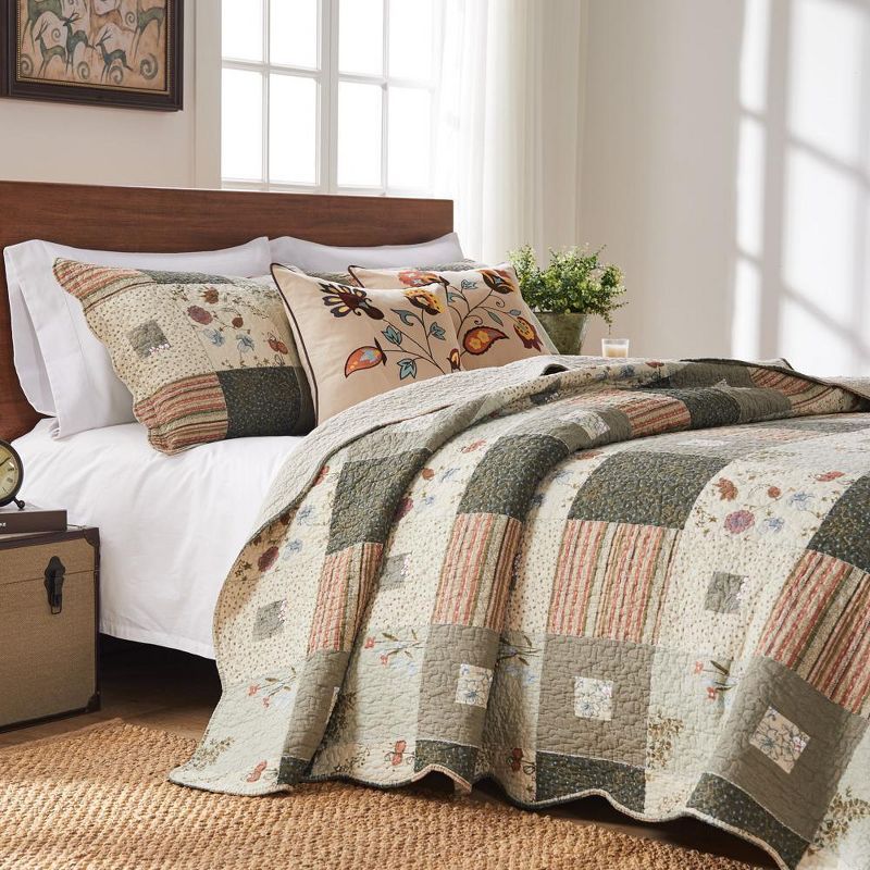 Gray Cotton Twin Reversible Quilt Set with Scallop Embellishment