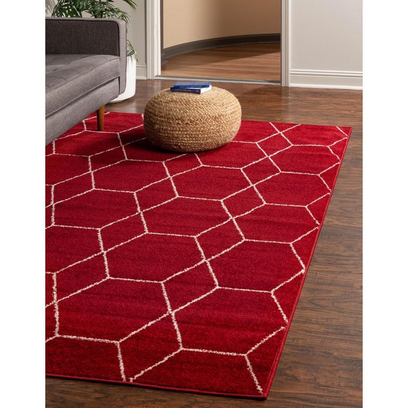 Red Trellis Frieze 4' x 6' Synthetic Easy-Care Rug