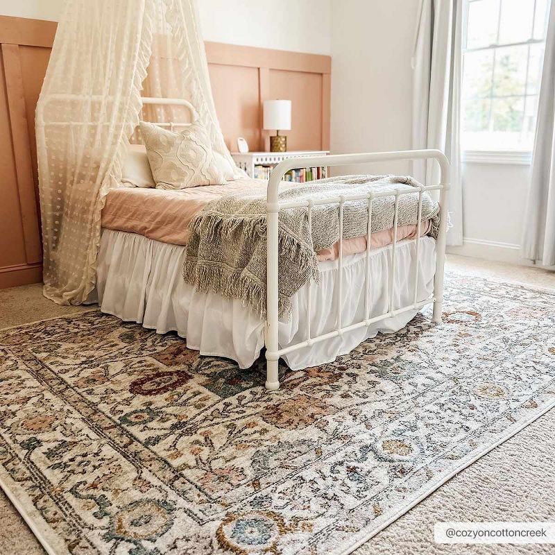 Grayson Square 6'7" x 9' Gray Synthetic Medium Pile Rug