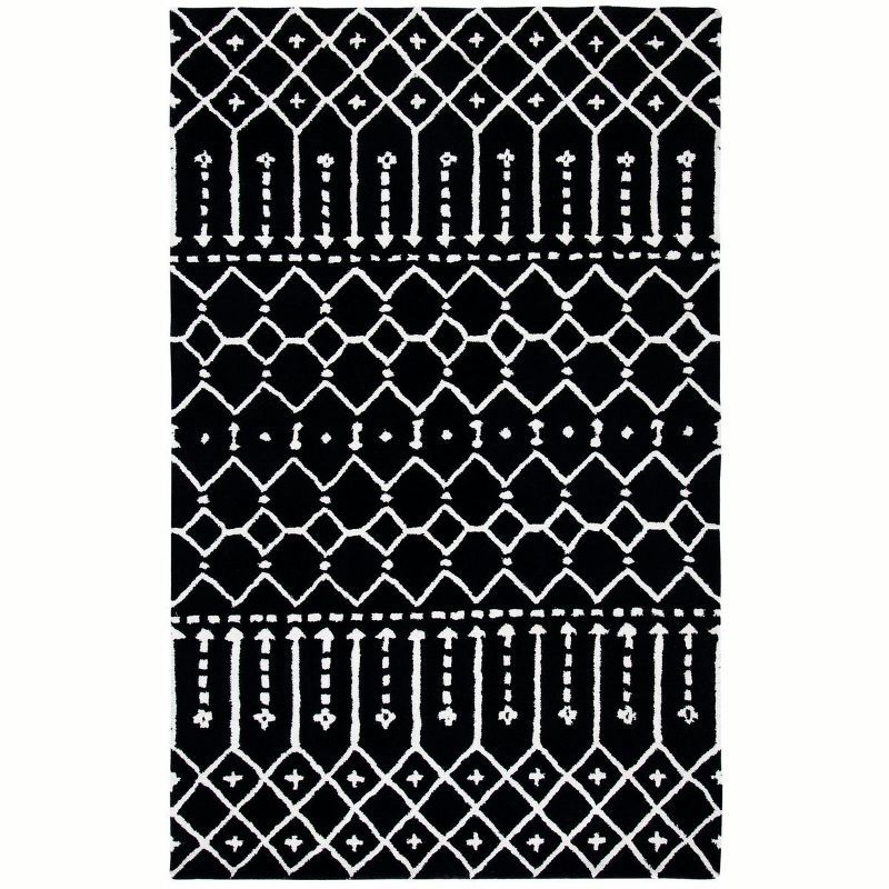 Black and White Tufted Wool 4' x 6' Area Rug