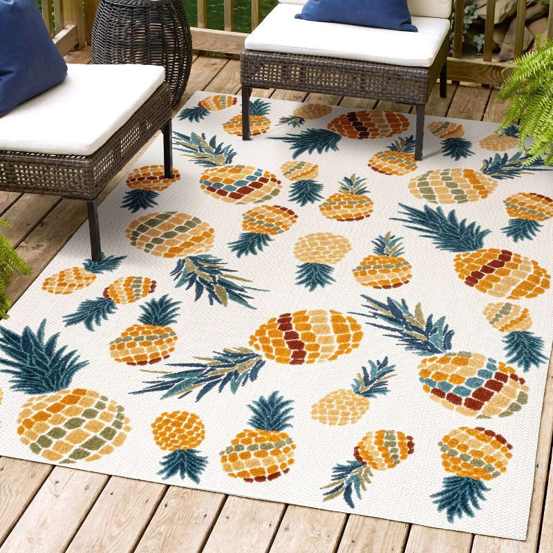 Ivory Tropical Pineapple 3' x 5' Synthetic Indoor/Outdoor Rug