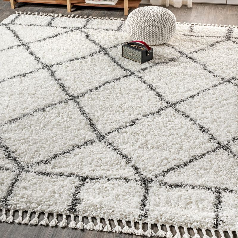 8' x 10' Grey and Ivory Trellis Shag Rug