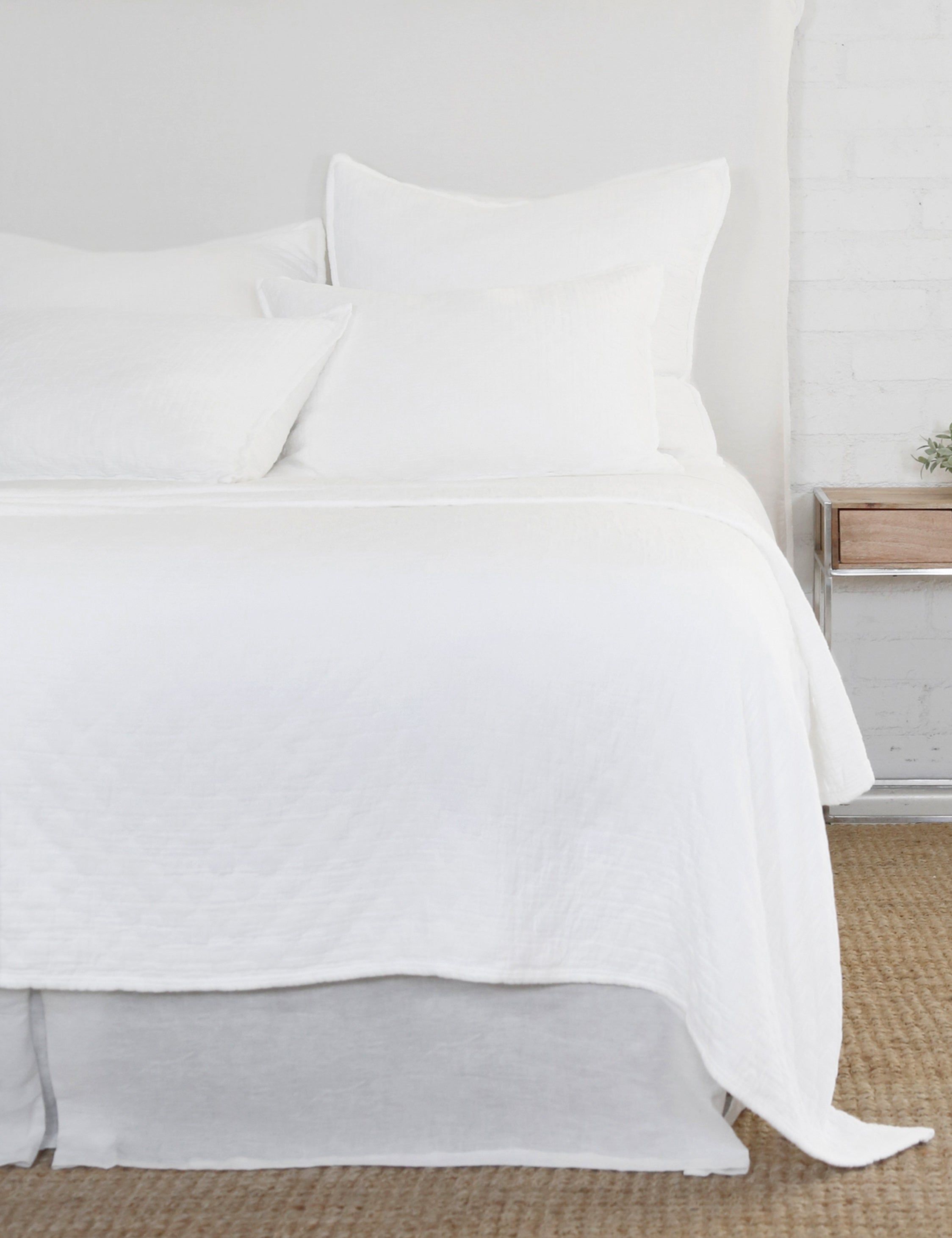 Ojai Relaxed Diamond Pattern White Cotton Matelassé Coverlet - Twin