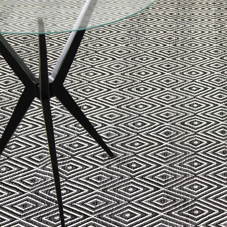 Diamond Black/Ivory Handwoven Indoor/Outdoor Rug
