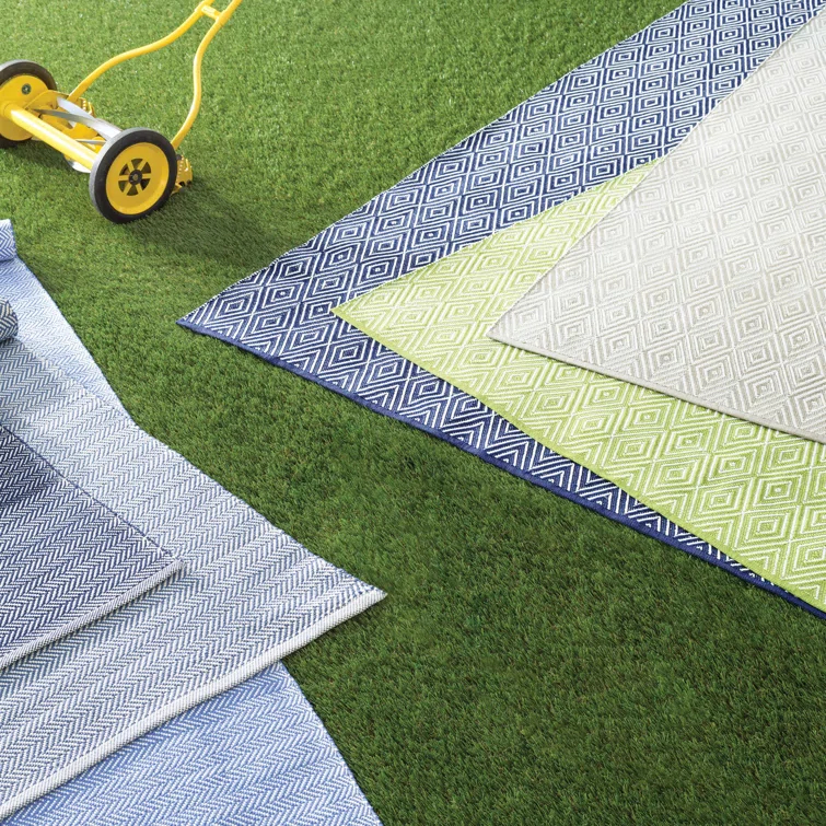Diamond Platinum/White Handwoven Indoor/Outdoor Rug