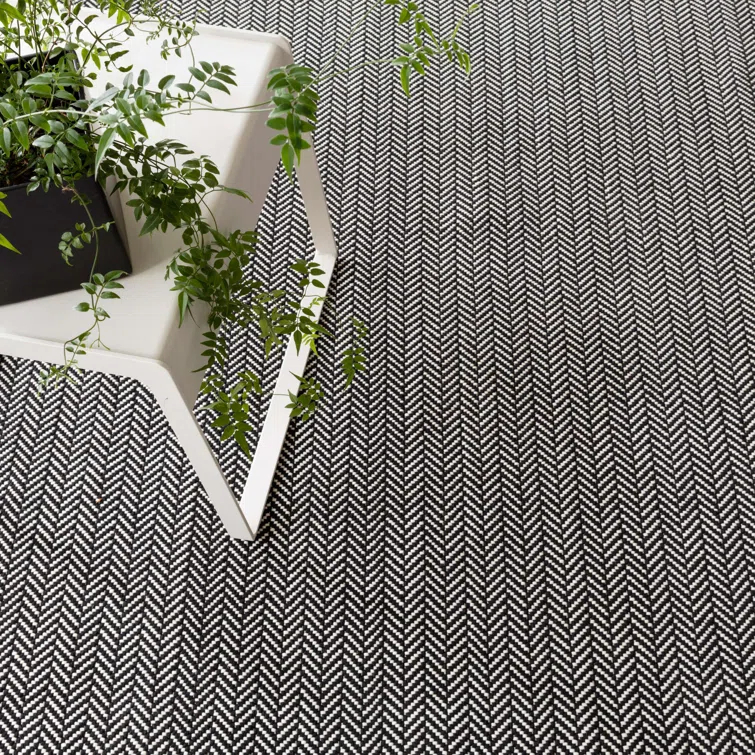 Herringbone Black/Ivory Handwoven Indoor/Outdoor Rug