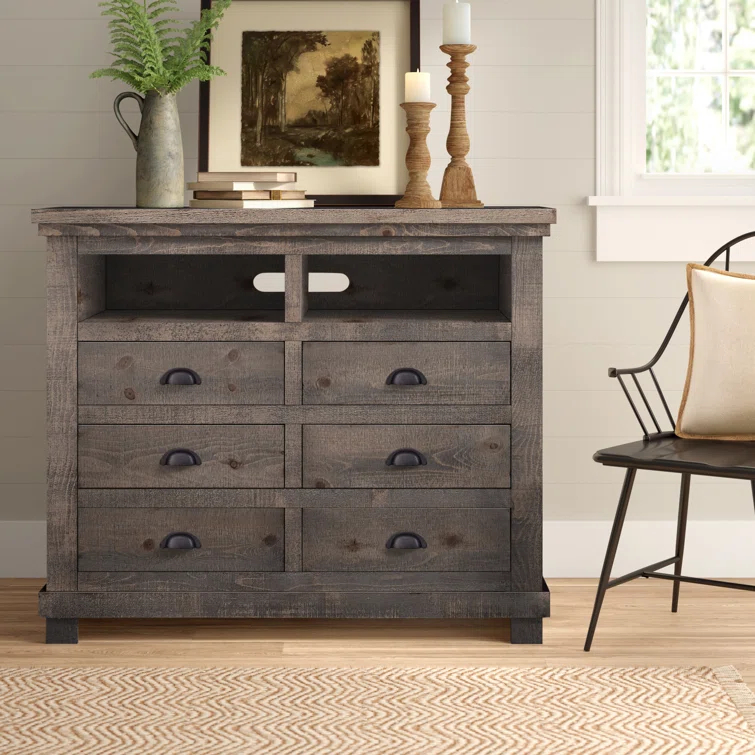 Wolferstorn 6 - Drawer Double Dresser