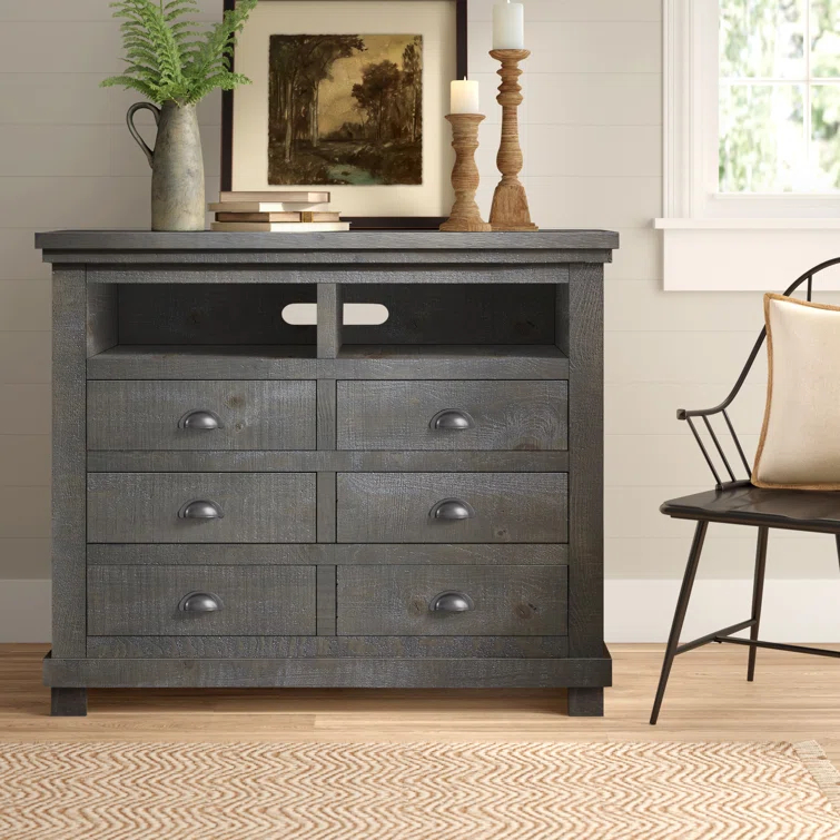Wolferstorn 6 - Drawer Double Dresser