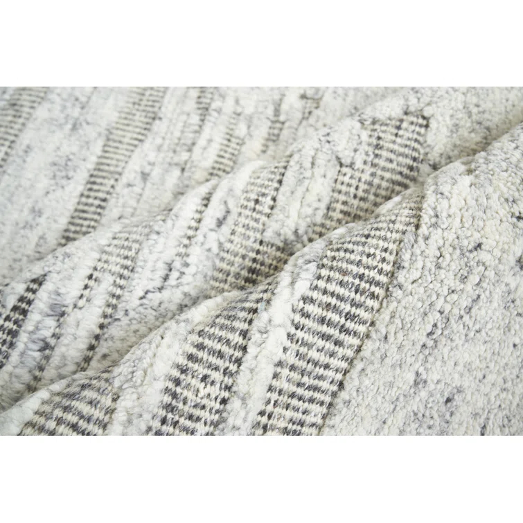 Exquisite Rugs Calibre Handmade Hand Knotted New Zealand Wool Silver/Charcoal Area Rug