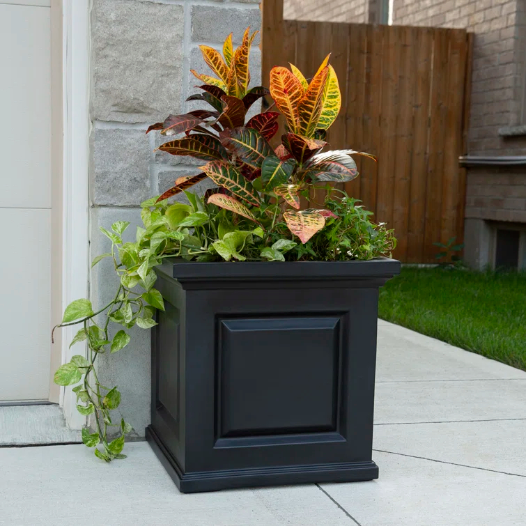 Nantucket Square Resin Planter Box with Water Reservoir