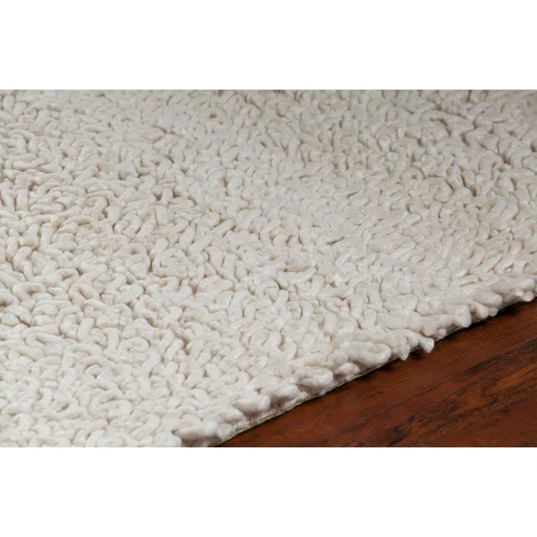 Ivory Elegance 5' x 7' Hand-Woven Wool & Viscose Shag Rug