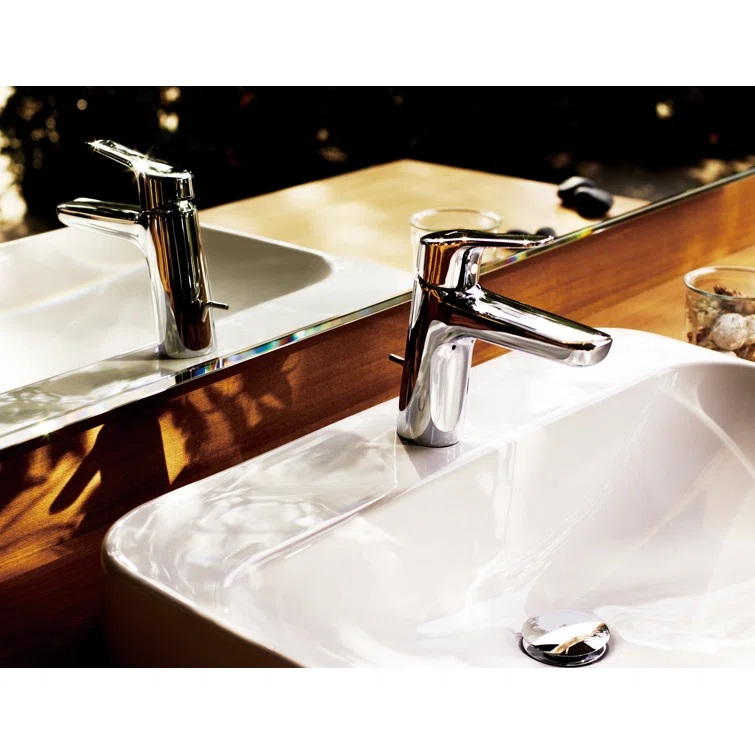 G Series Single Hole Bathroom Faucet with Drain Assembly and Comfort Glide™ Technology