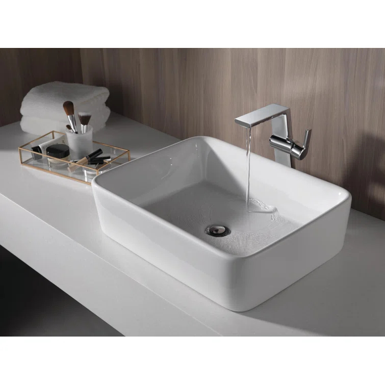 Pivotal Single Hole Bathroom Faucet with Drain Assembly and Diamond™ Seal Technology