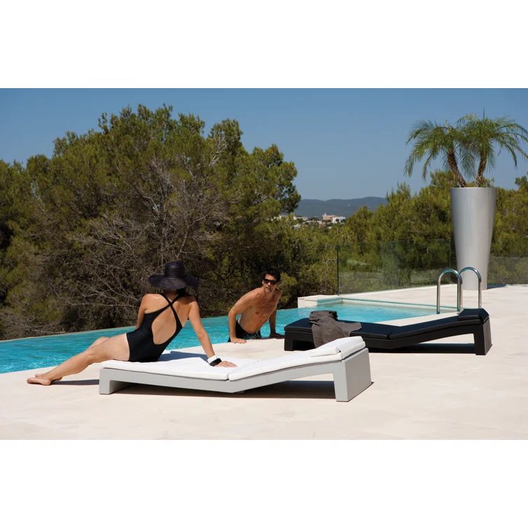 Jut Outdoor Chaise Lounge