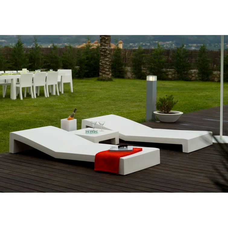 Jut Outdoor Chaise Lounge