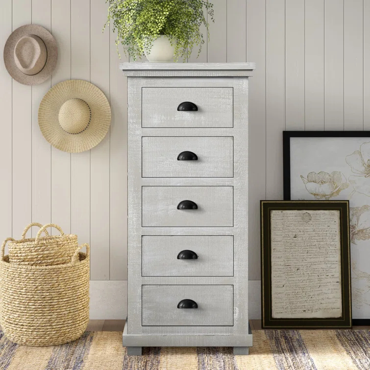 Wolferstorn 5 - Drawer Dresser