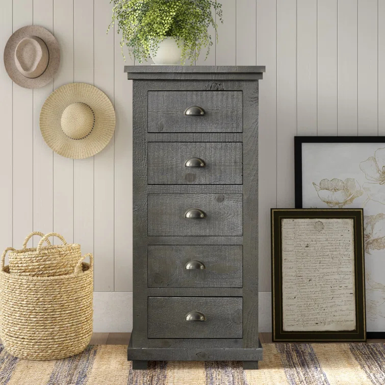 Wolferstorn 5 - Drawer Dresser