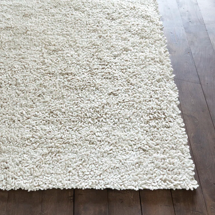 Ivory Elegance 5' x 7' Hand-Woven Wool & Viscose Shag Rug