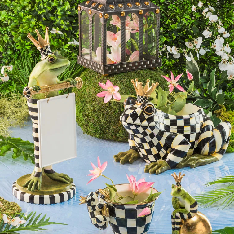 Courtly Check® Busy Bee Lantern